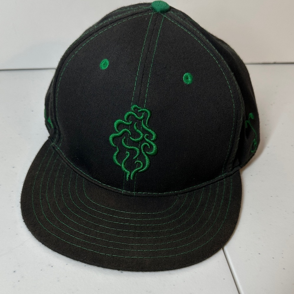 Official tree SHURTS Limited Edition Black and Green 3D Bud Fitted 7 1/2 Hat